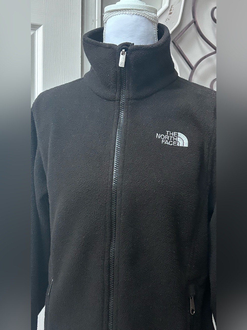 The North Face Women's Black Full-Zip Fleece Jacket - Picture 3 of 8